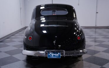 Ford-Deluxe-1947-Coupe-9