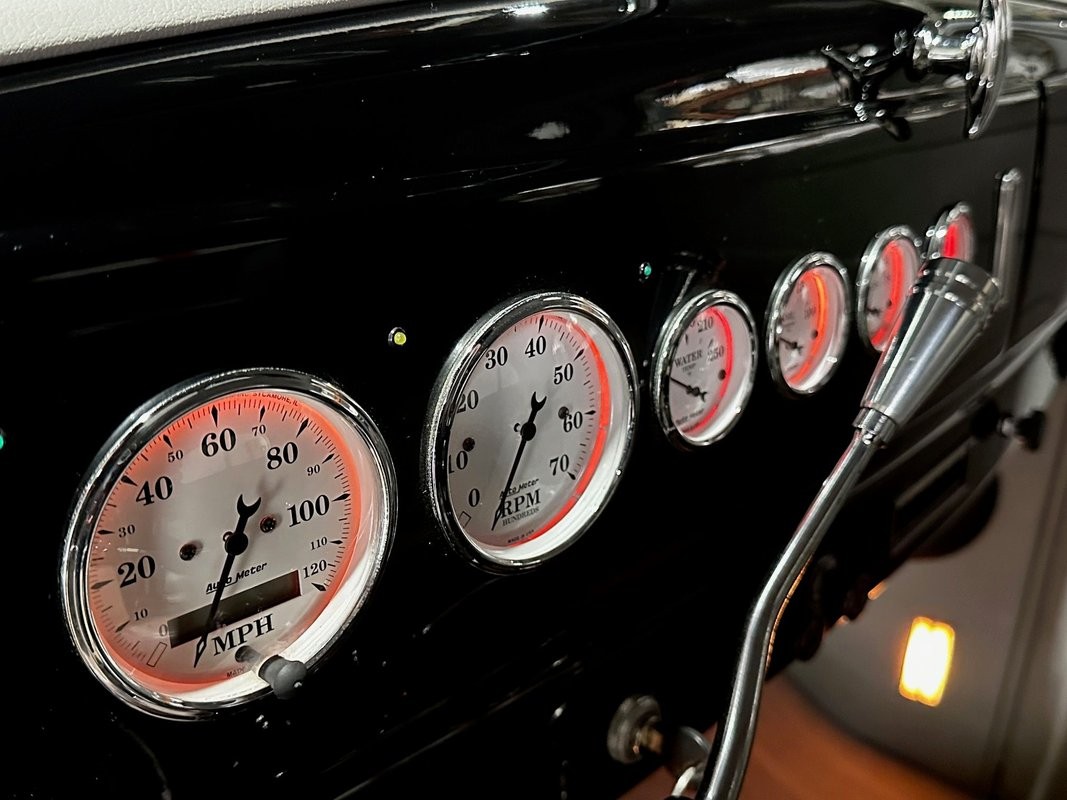 Ford-Deluxe-Coupe-1938-22