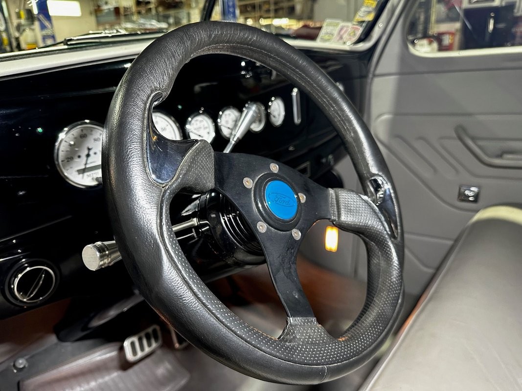 Ford-Deluxe-Coupe-1938-25