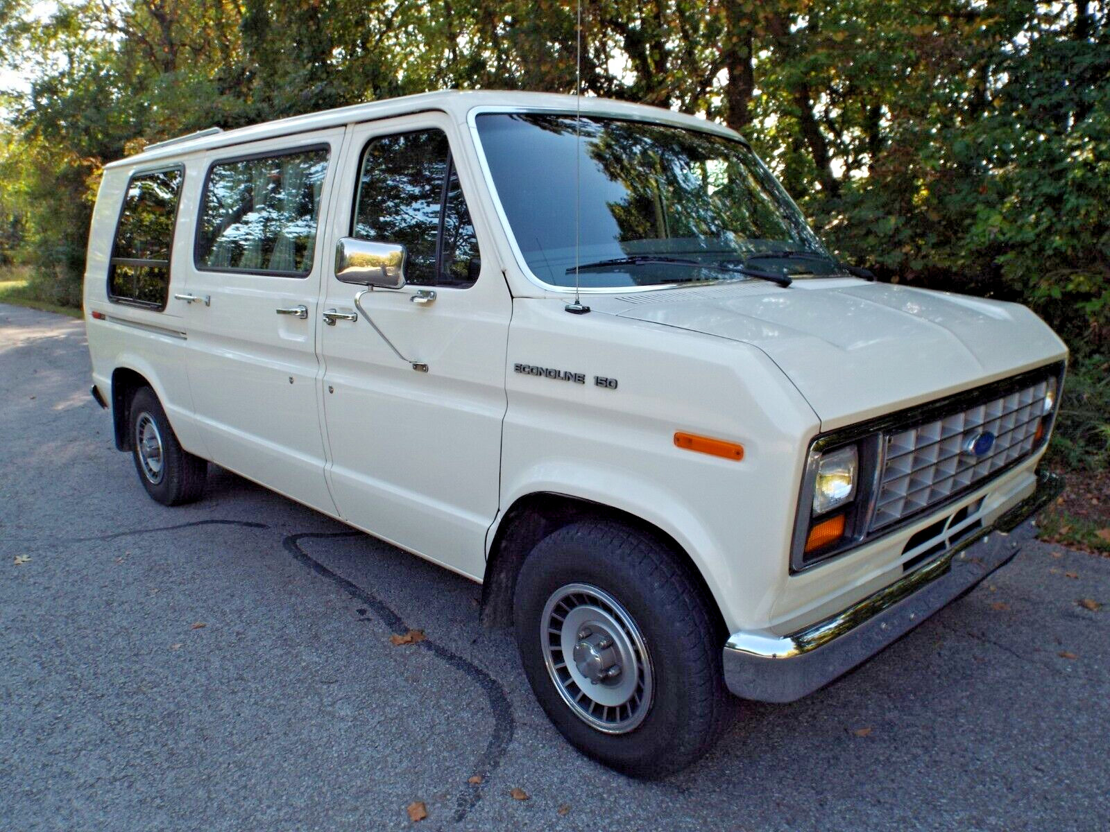 Ford-E-Series-Van-1990-Standard-Passenger-Van-1