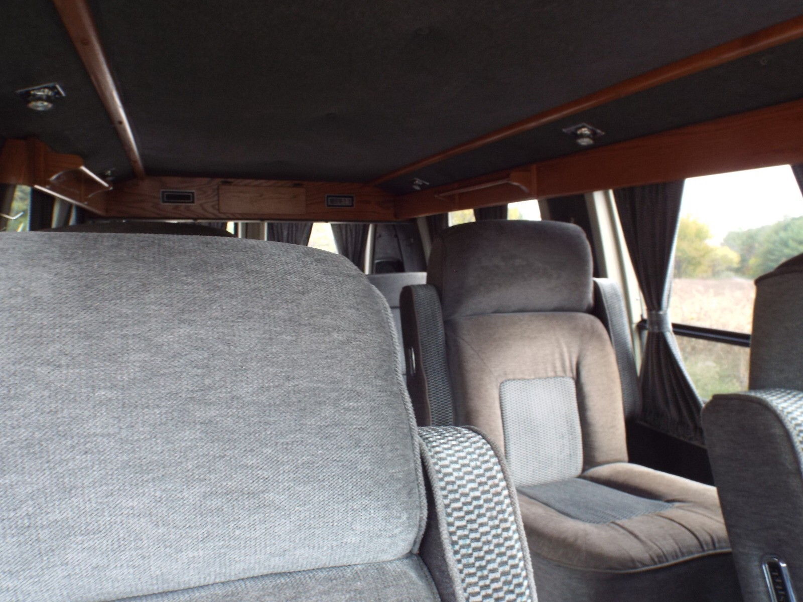 Ford-E-Series-Van-1990-Standard-Passenger-Van-13