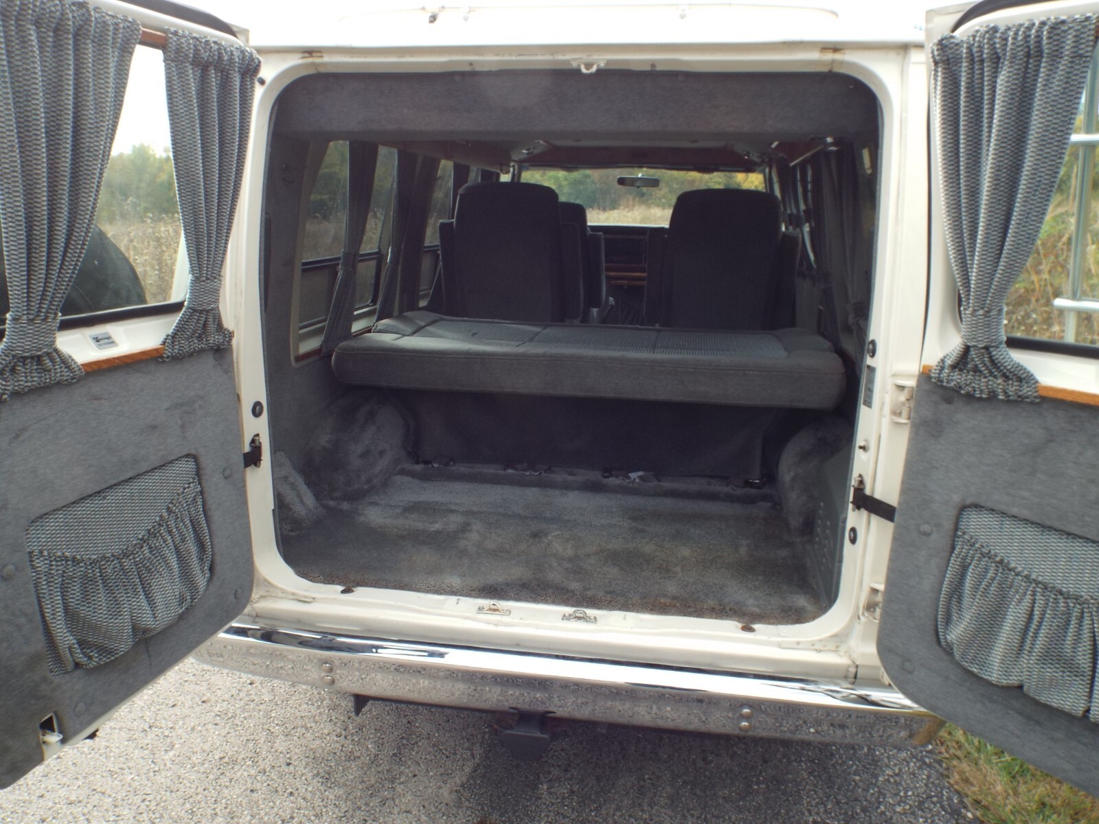 Ford-E-Series-Van-1990-Standard-Passenger-Van-16