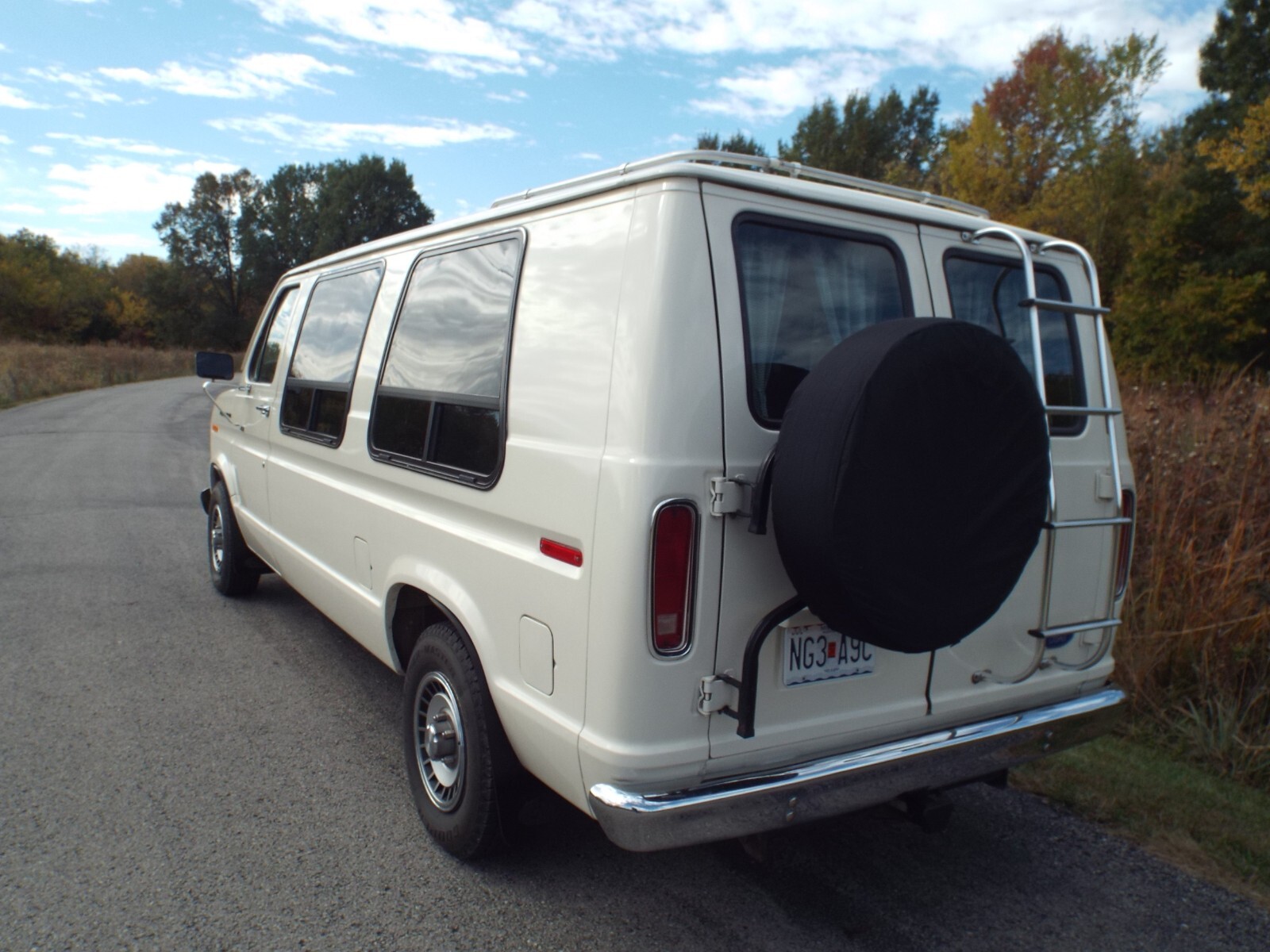 Ford-E-Series-Van-1990-Standard-Passenger-Van-19