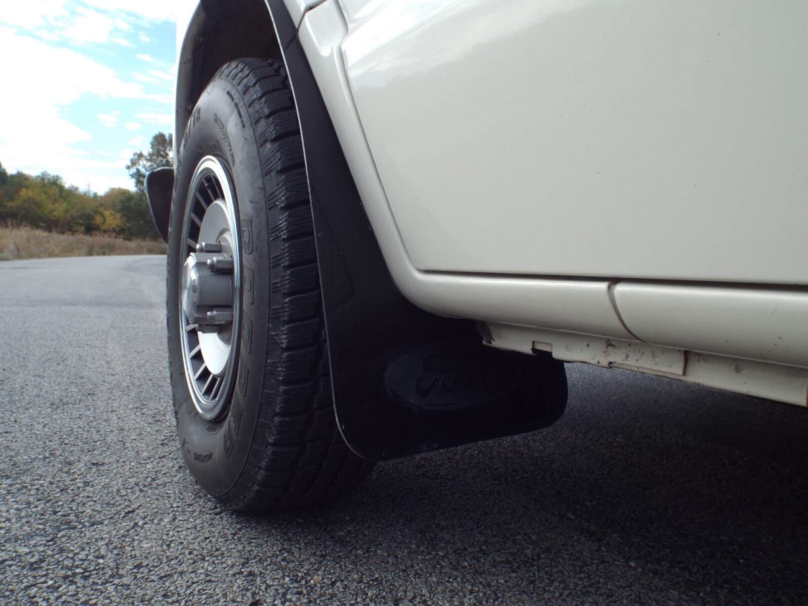 Ford-E-Series-Van-1990-Standard-Passenger-Van-25