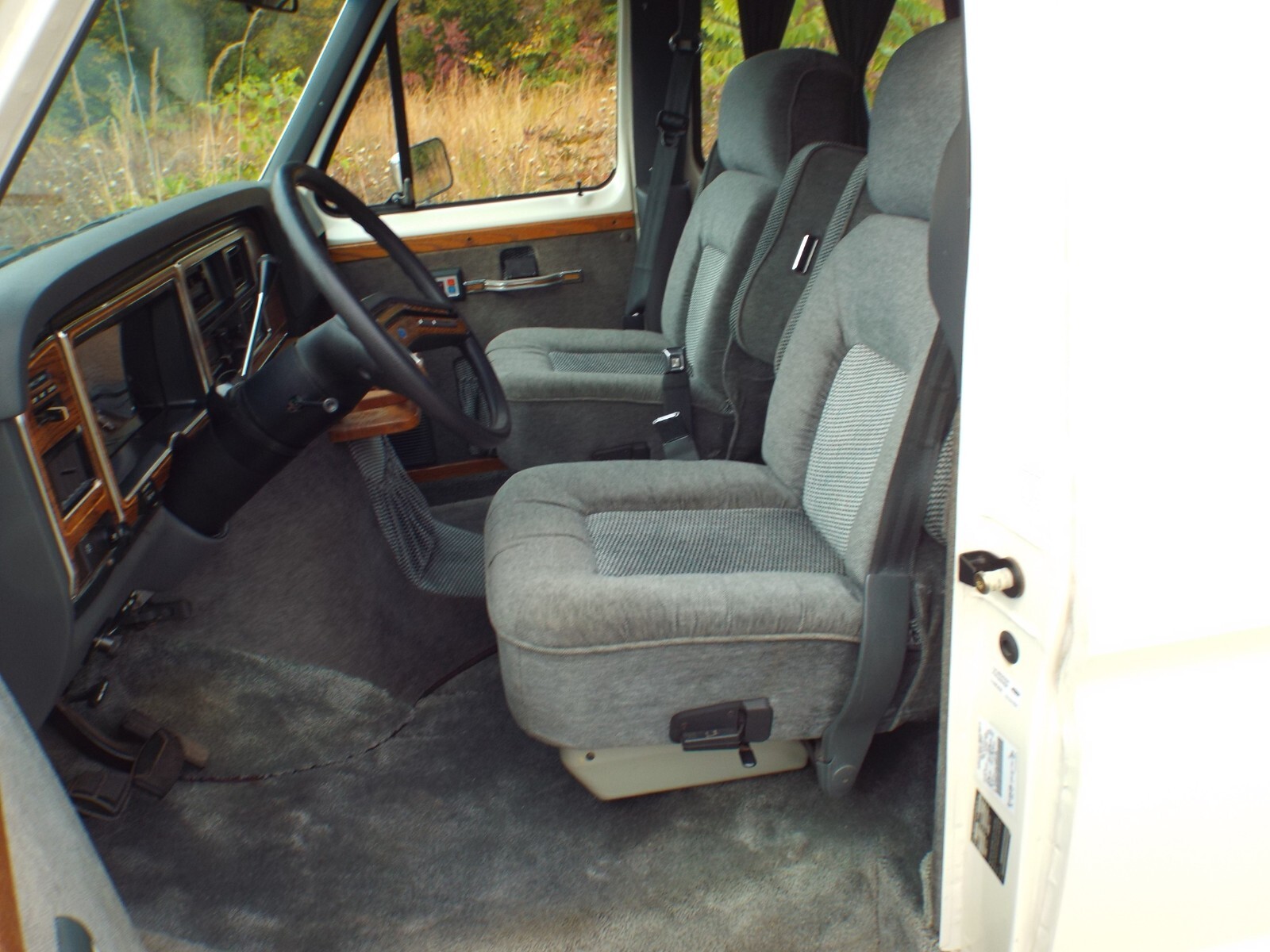 Ford-E-Series-Van-1990-Standard-Passenger-Van-8