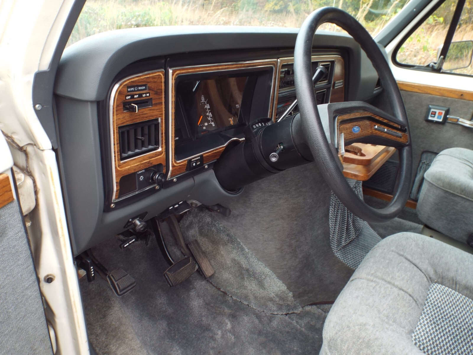 Ford-E-Series-Van-1990-Standard-Passenger-Van-9