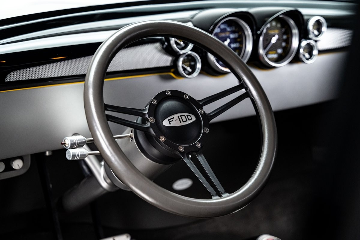 Ford-F-100-1953-Pickup-Truck-2