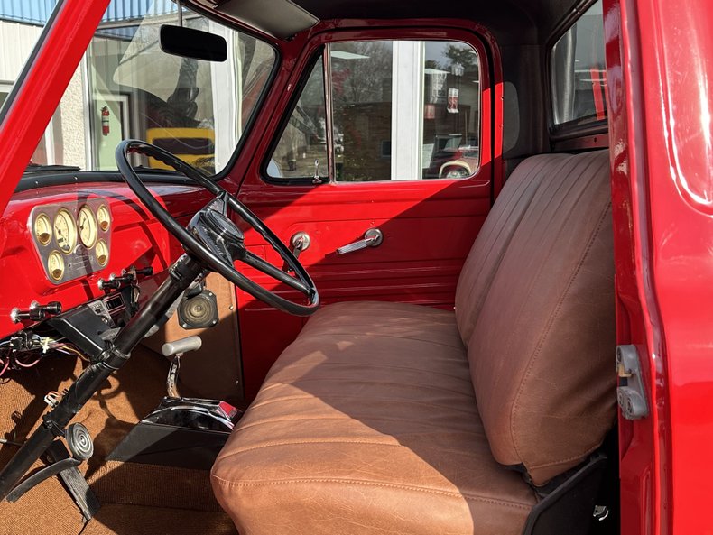 Ford-F-100-1953-Victory-Red-Tan-Leather-10