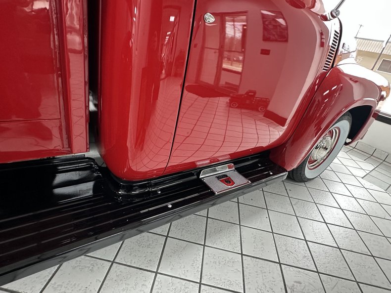 Ford-F-100-1953-Victory-Red-Tan-Leather-11