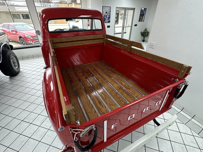 Ford-F-100-1953-Victory-Red-Tan-Leather-19