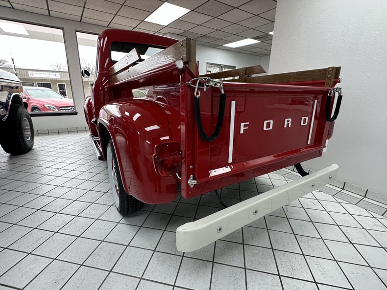 Ford-F-100-1953-Victory-Red-Tan-Leather-23