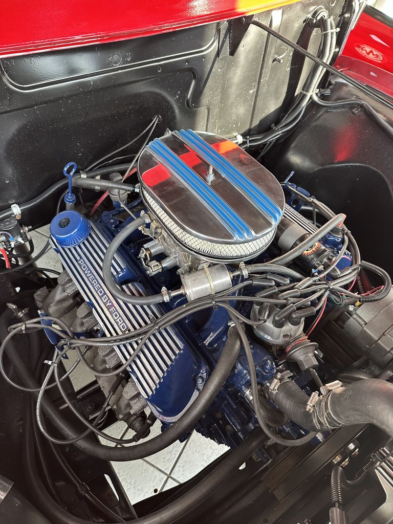 Ford-F-100-1953-Victory-Red-Tan-Leather-30