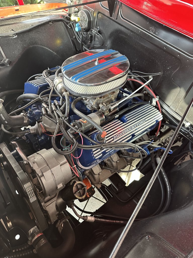 Ford-F-100-1953-Victory-Red-Tan-Leather-31