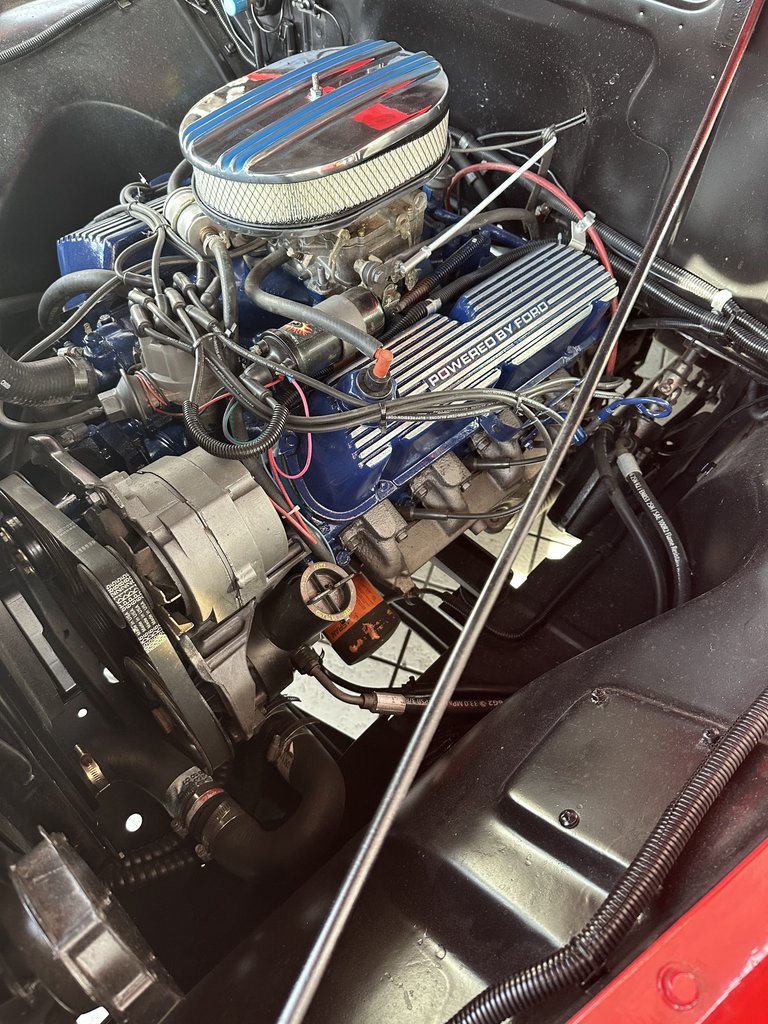 Ford-F-100-1953-Victory-Red-Tan-Leather-39