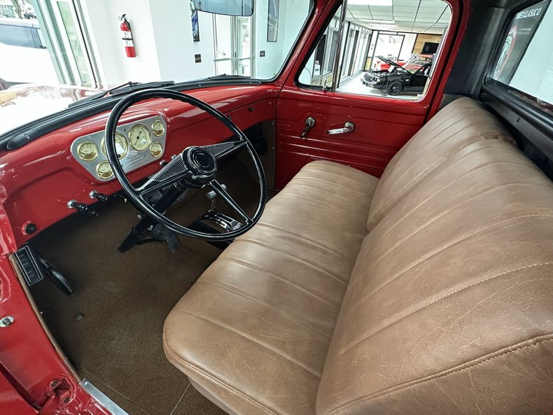 Ford-F-100-1953-Victory-Red-Tan-Leather-8