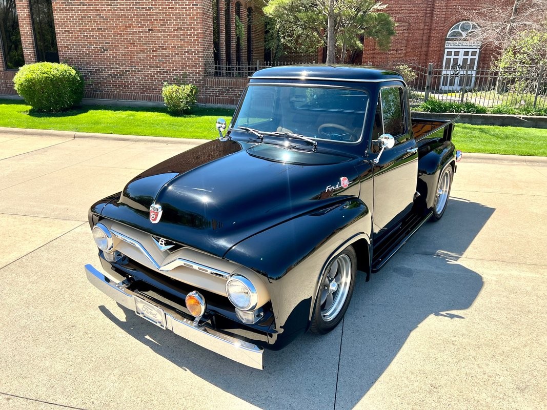 Ford-F-100-1955-Pickup-Truck-2