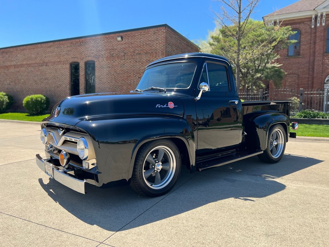 Ford-F-100-1955-Pickup-Truck-3