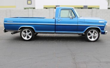 Ford-F-100-1967-Pickup-Truck-1