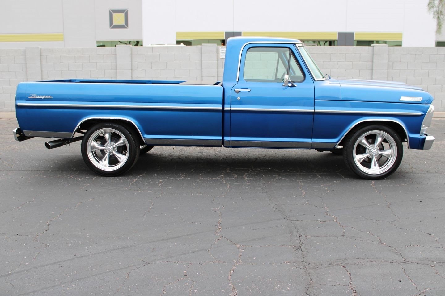 Ford-F-100-1967-Pickup-Truck-1