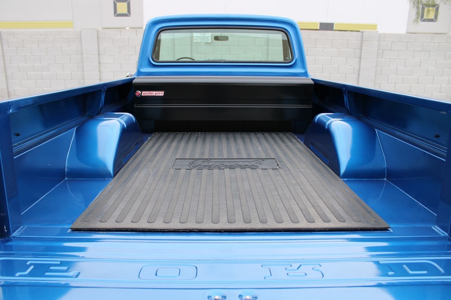 Ford-F-100-1967-Pickup-Truck-21