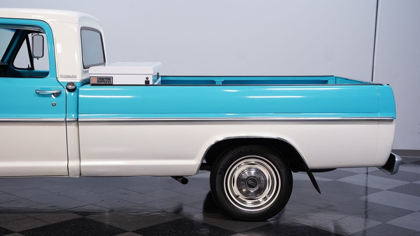 Ford-F-100-1967-Pickup-Truck-22
