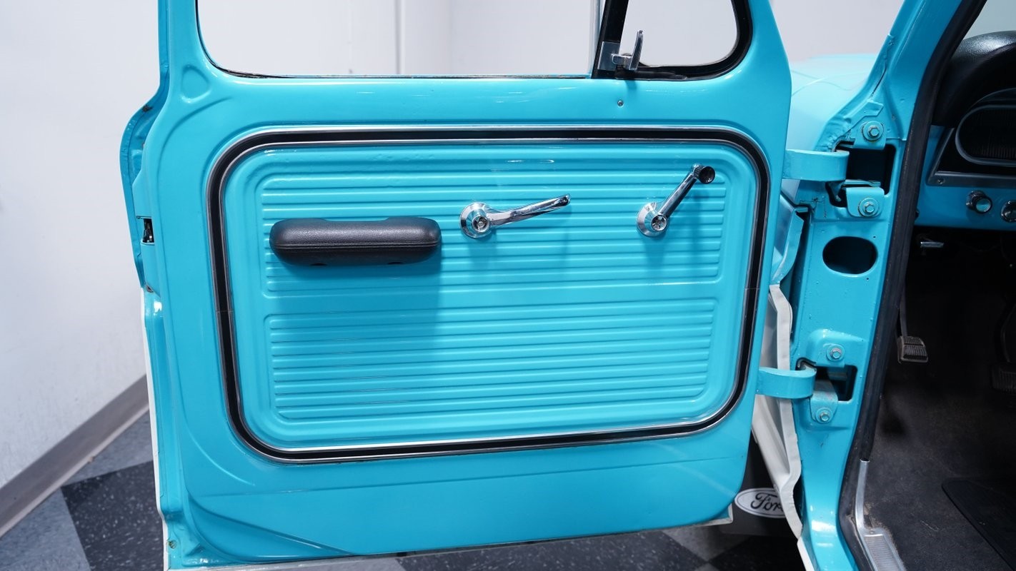 Ford-F-100-1967-Pickup-Truck-32