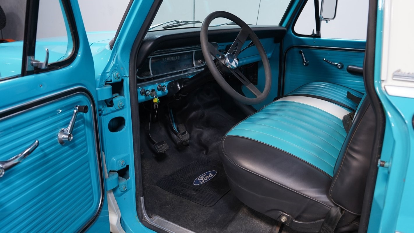 Ford-F-100-1967-Pickup-Truck-4