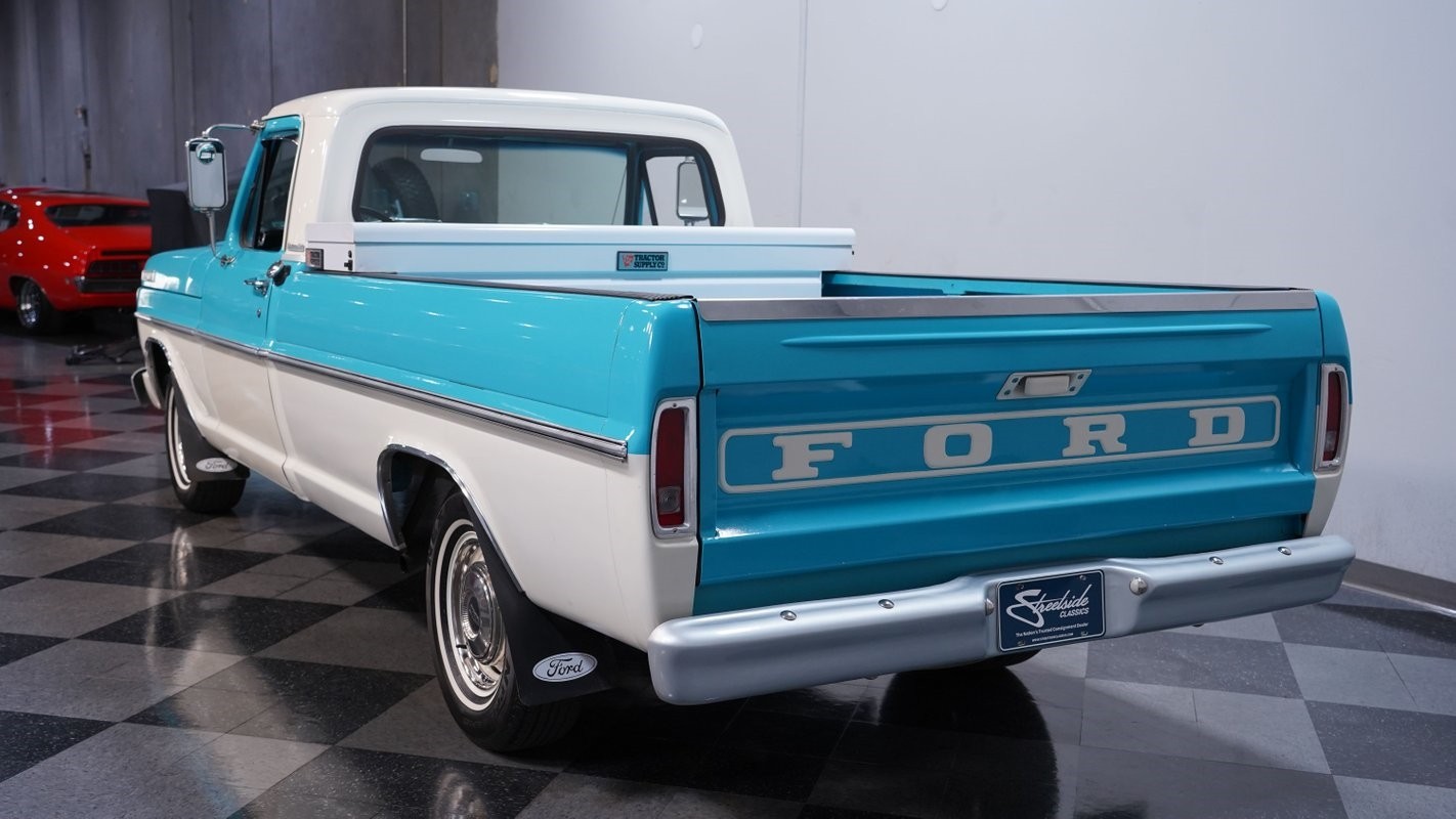 Ford-F-100-1967-Pickup-Truck-8