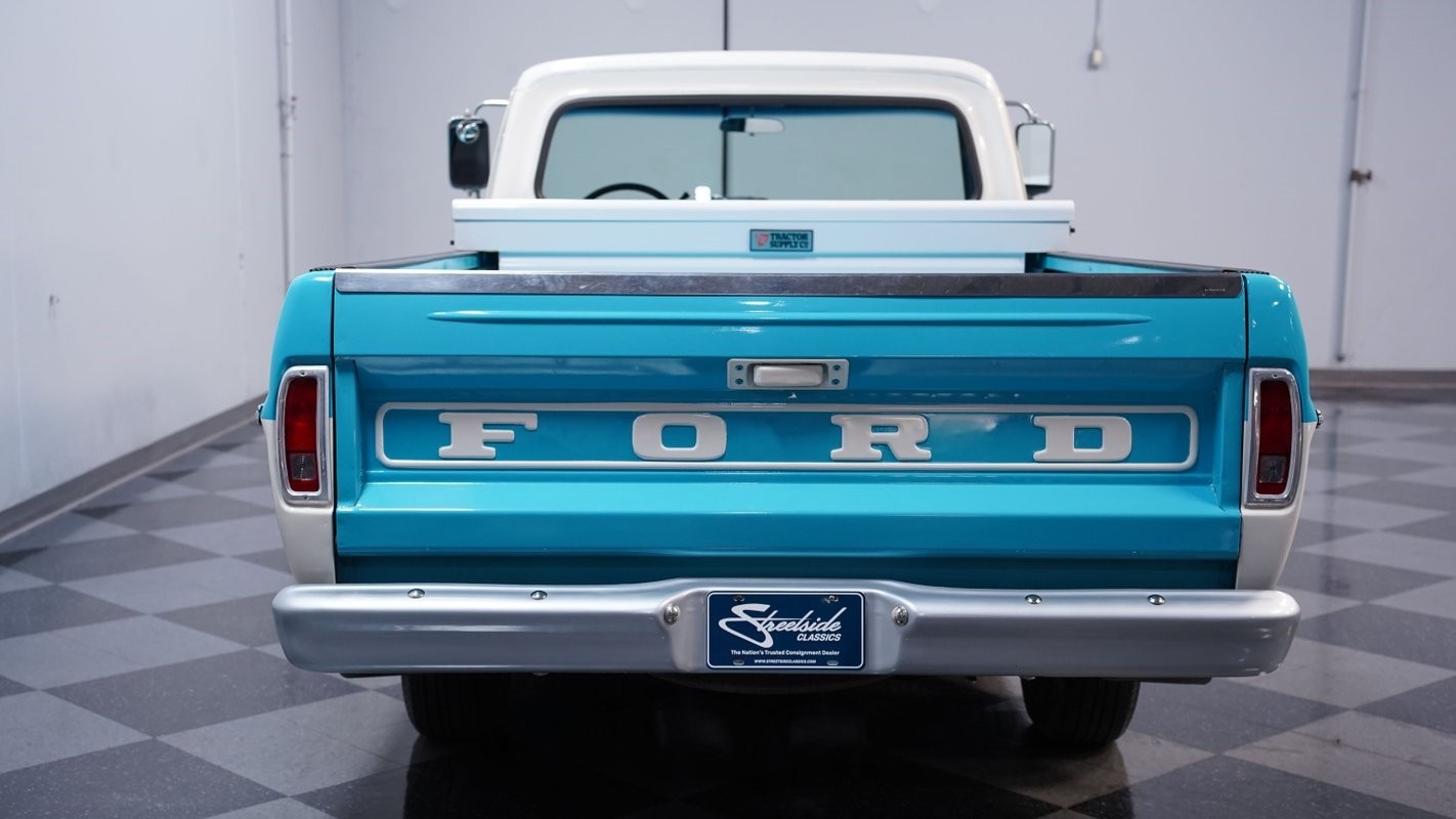 Ford-F-100-1967-Pickup-Truck-9