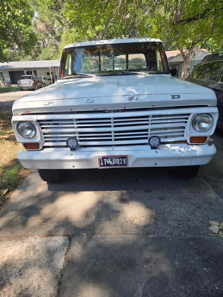 Ford F-100 1970 Standard Cab Pickup