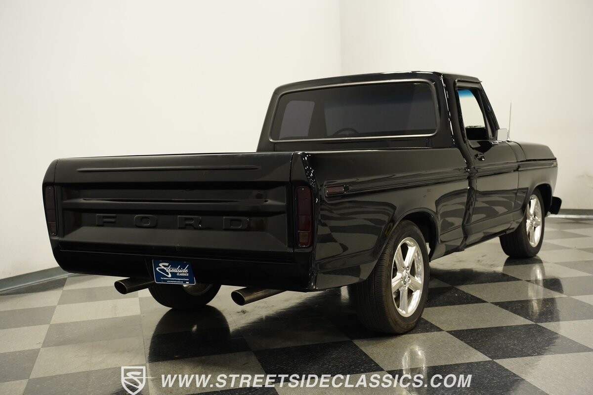 Ford-F-100-1975-Pickup-Truck-11