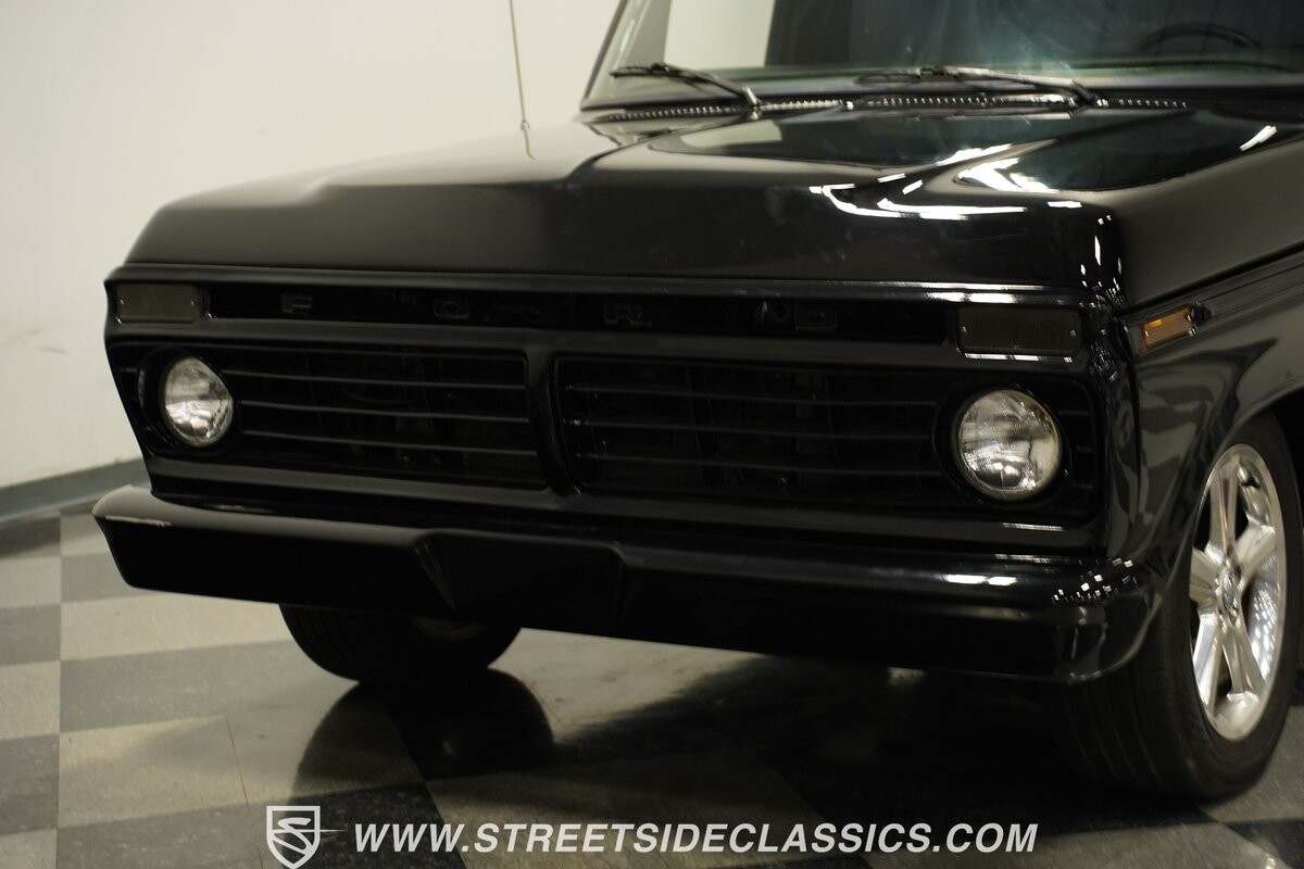 Ford-F-100-1975-Pickup-Truck-18