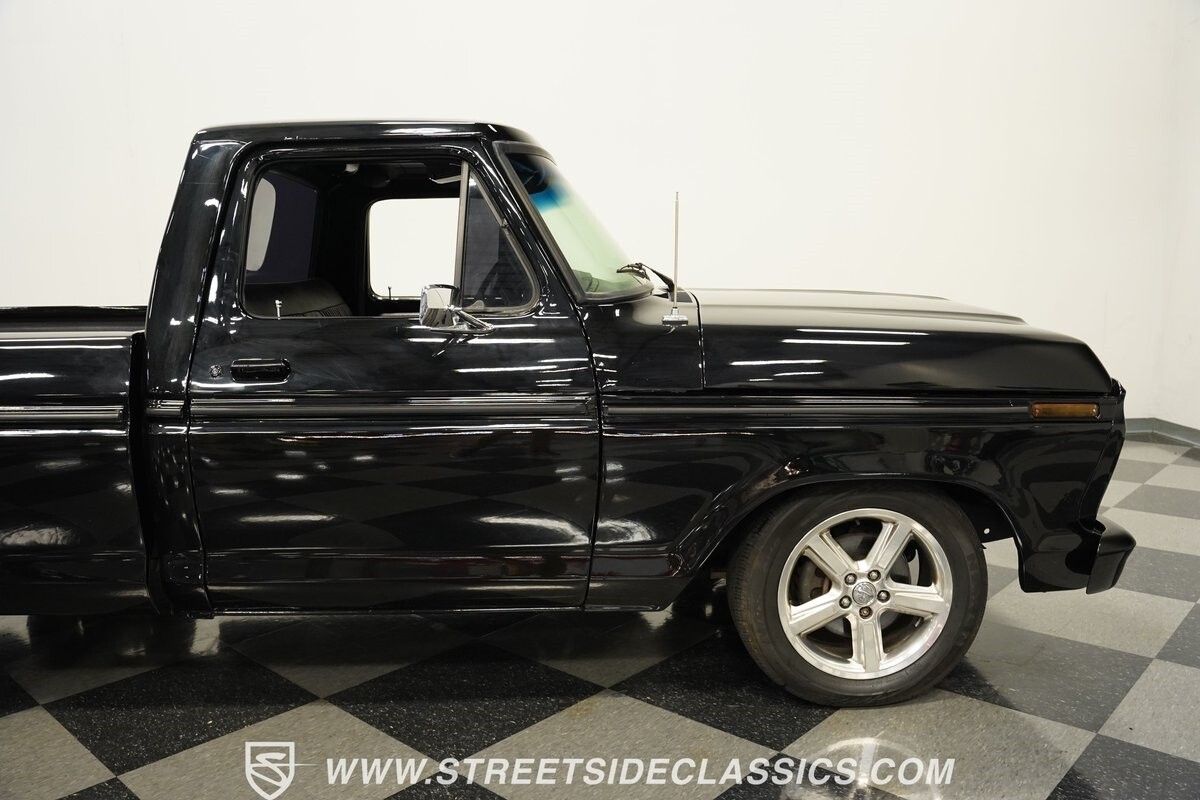 Ford-F-100-1975-Pickup-Truck-29