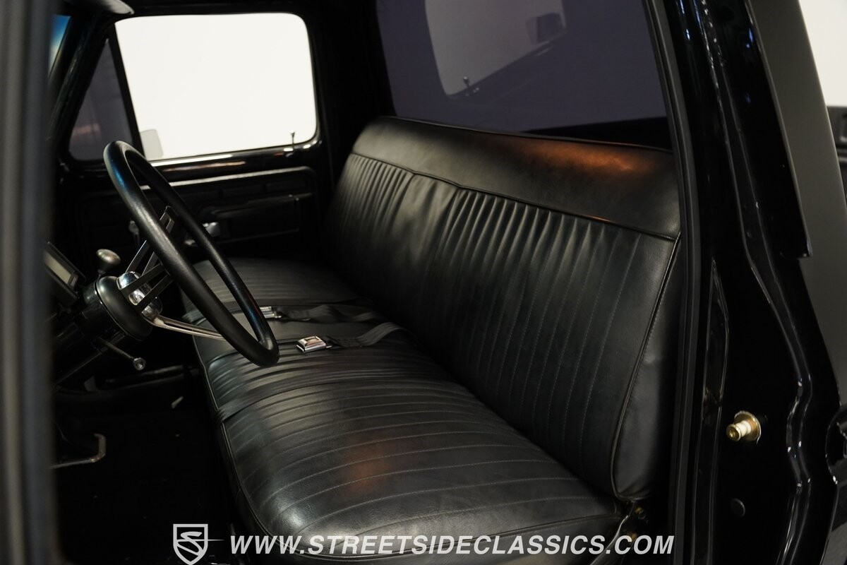 Ford-F-100-1975-Pickup-Truck-37