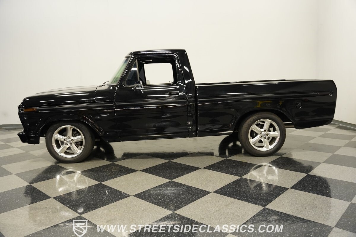 Ford-F-100-1975-Pickup-Truck-7