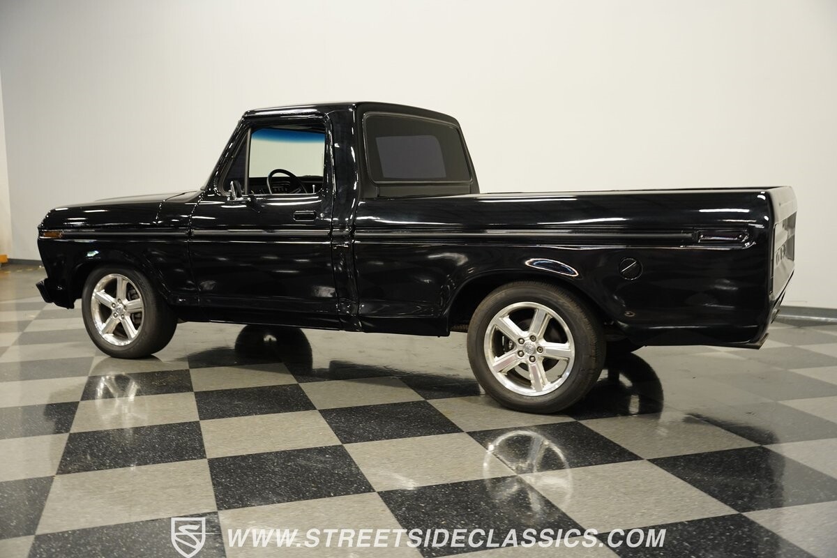 Ford-F-100-1975-Pickup-Truck-8
