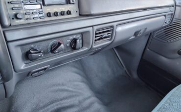 Ford-F-150-1993-Standard-Cab-Pickup-2