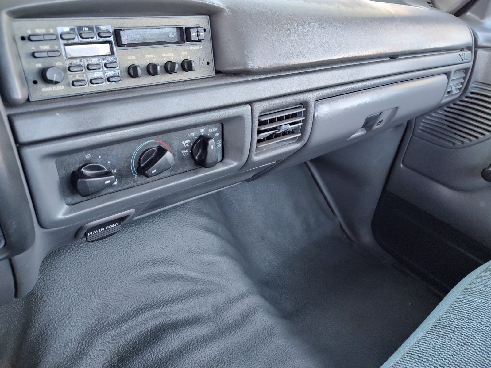 Ford-F-150-1993-Standard-Cab-Pickup-2