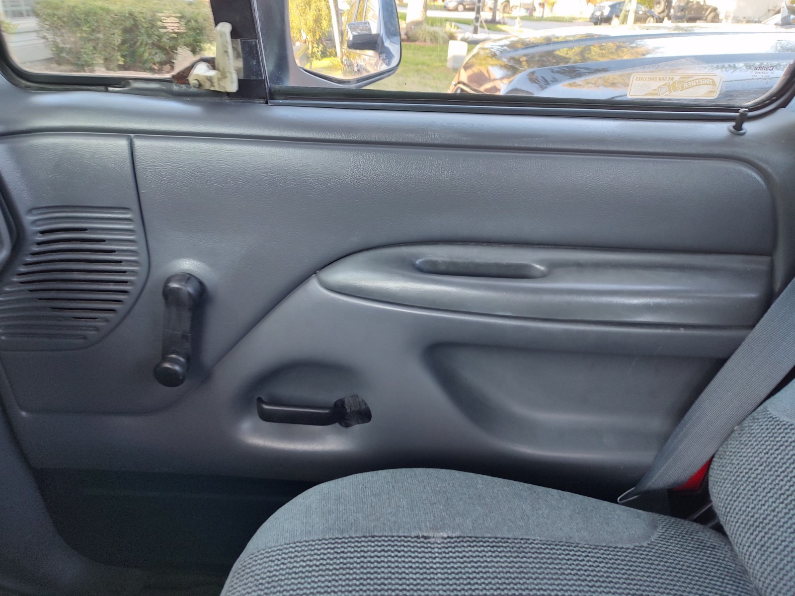 Ford-F-150-1993-Standard-Cab-Pickup-4