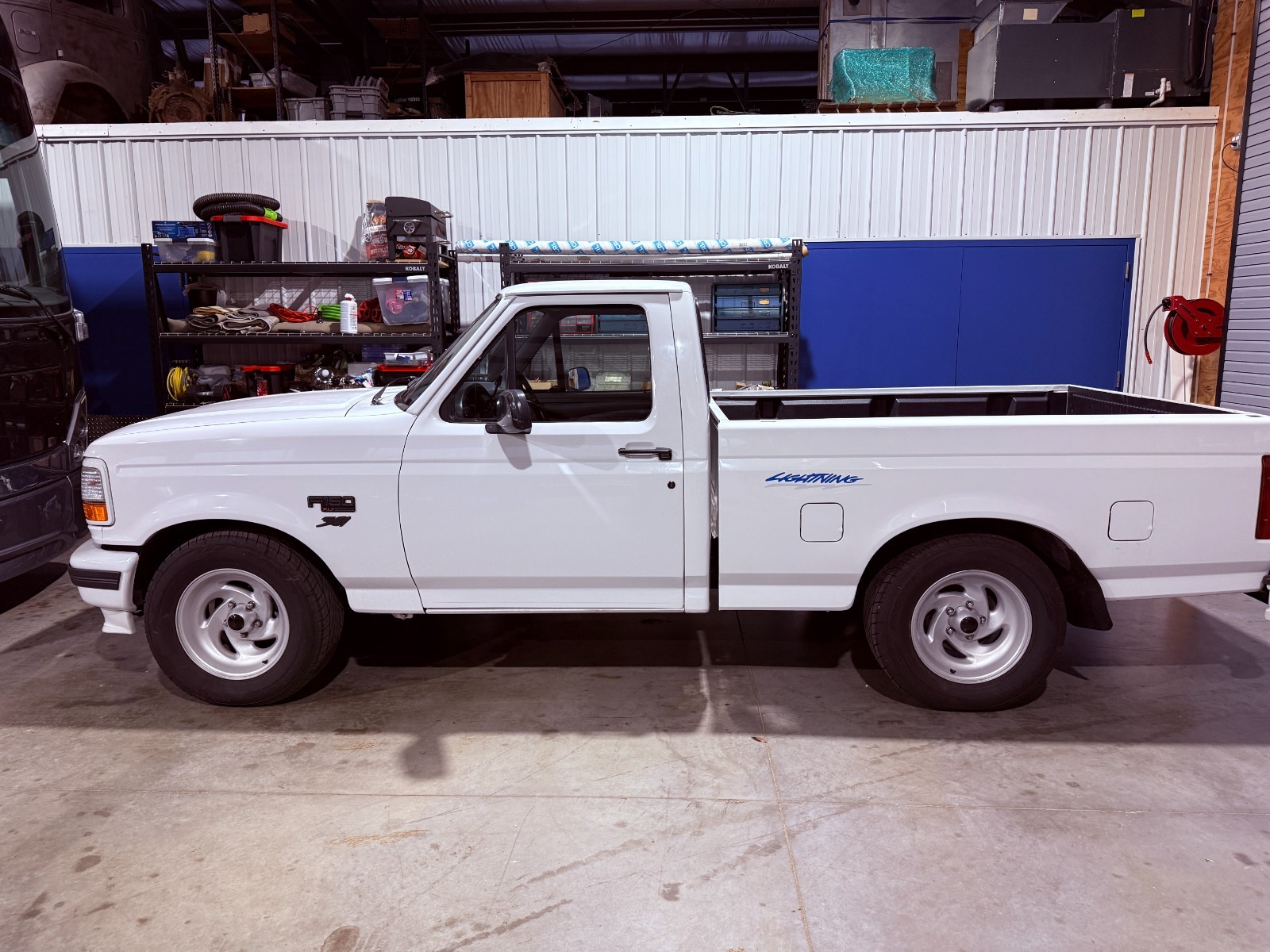 Ford F-150 1995 Standard Cab Pickup