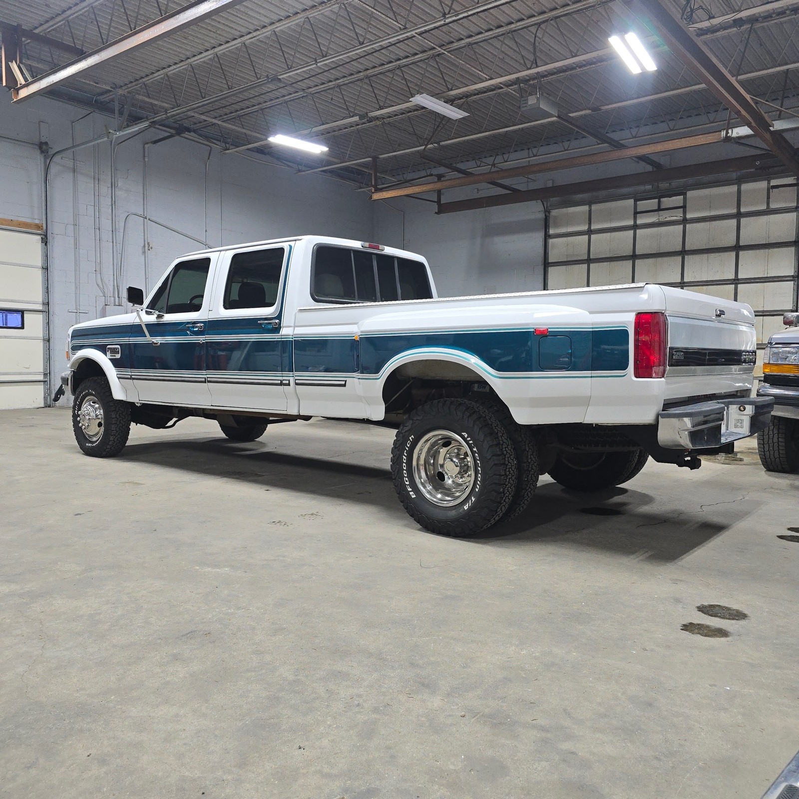 Ford-F-350-1994-Crew-Cab-Pickup-2