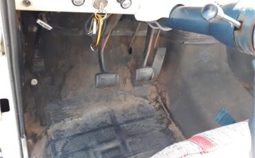 Ford-F100-1969-White-Blue-10