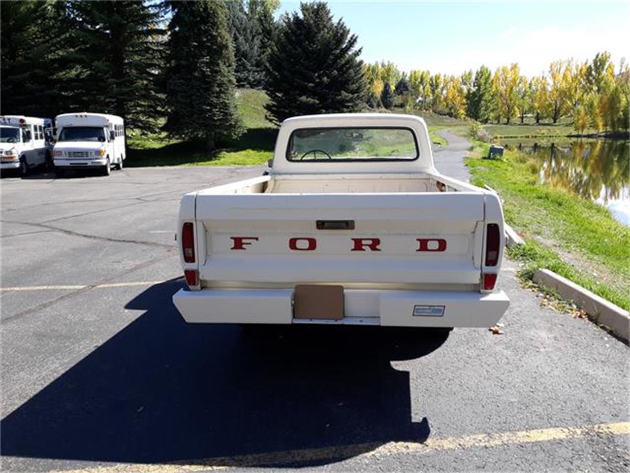 Ford-F100-1969-White-Blue-7