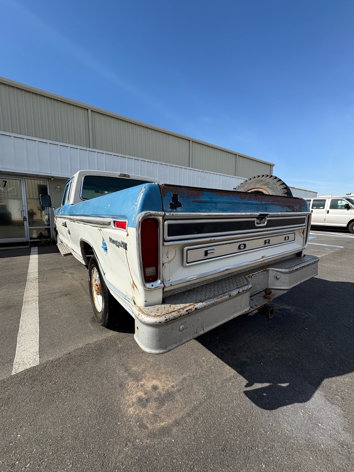 Ford-F250-1975-Extended-Cab-Pickup-10