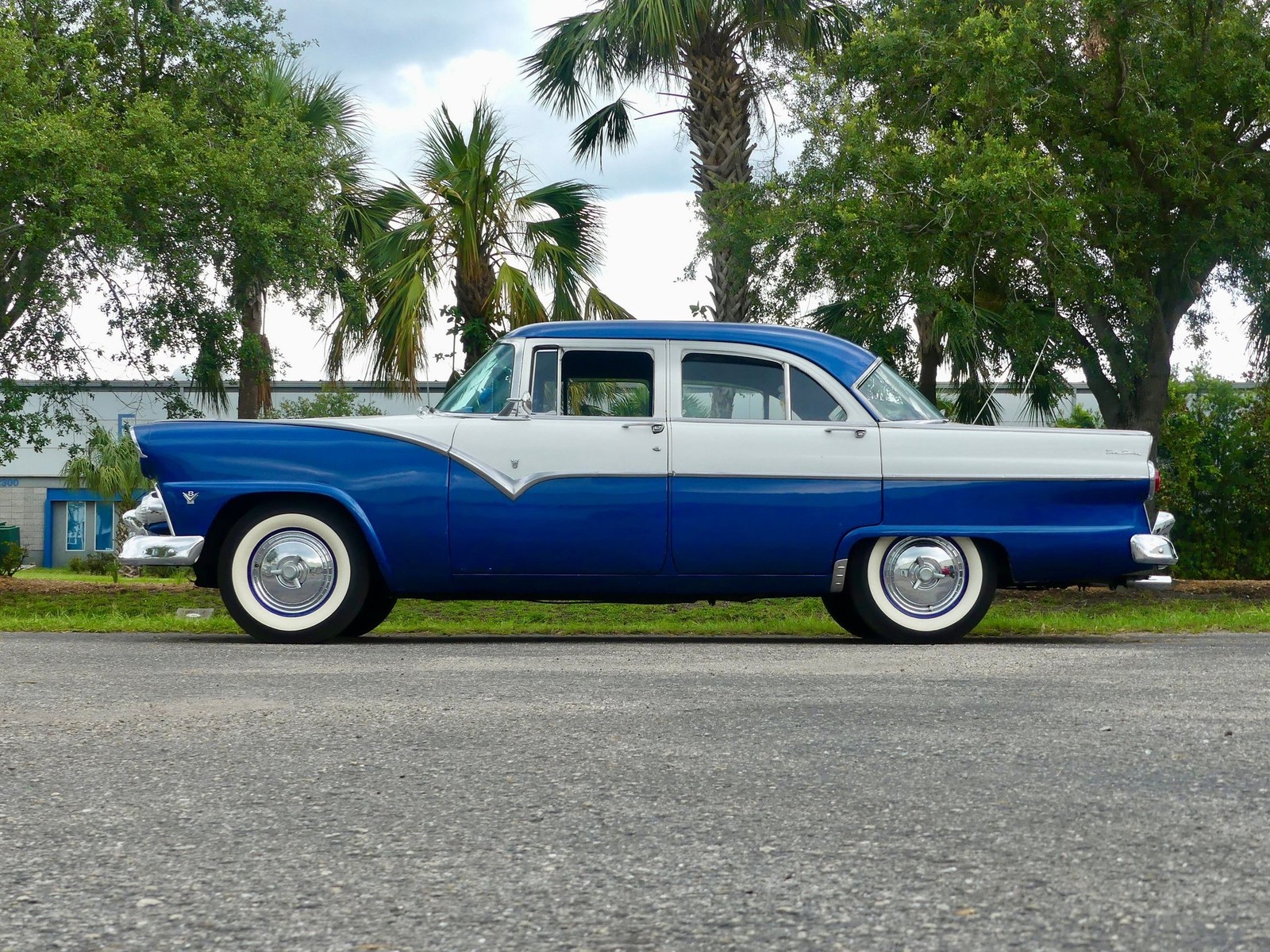 Ford-Fairlane-1955-Sedan-10