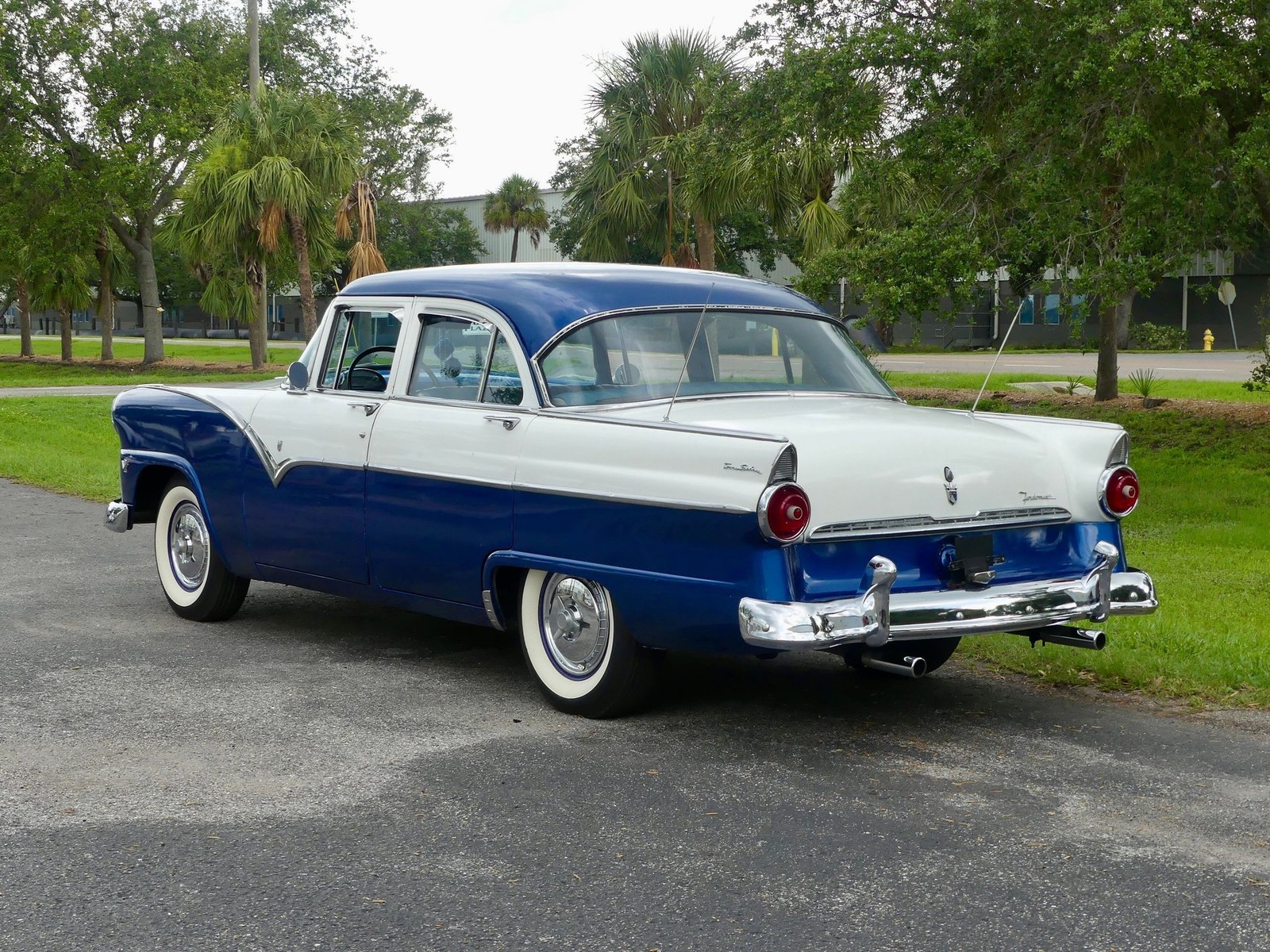 Ford-Fairlane-1955-Sedan-11
