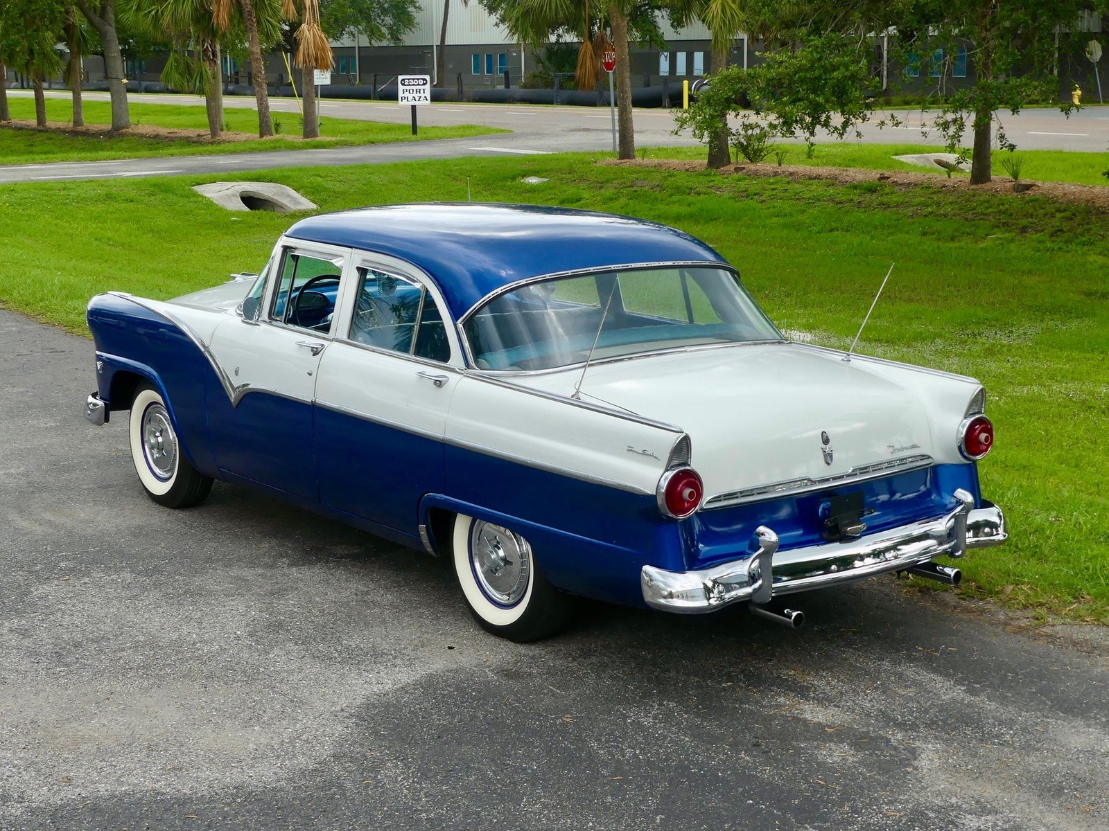 Ford-Fairlane-1955-Sedan-12
