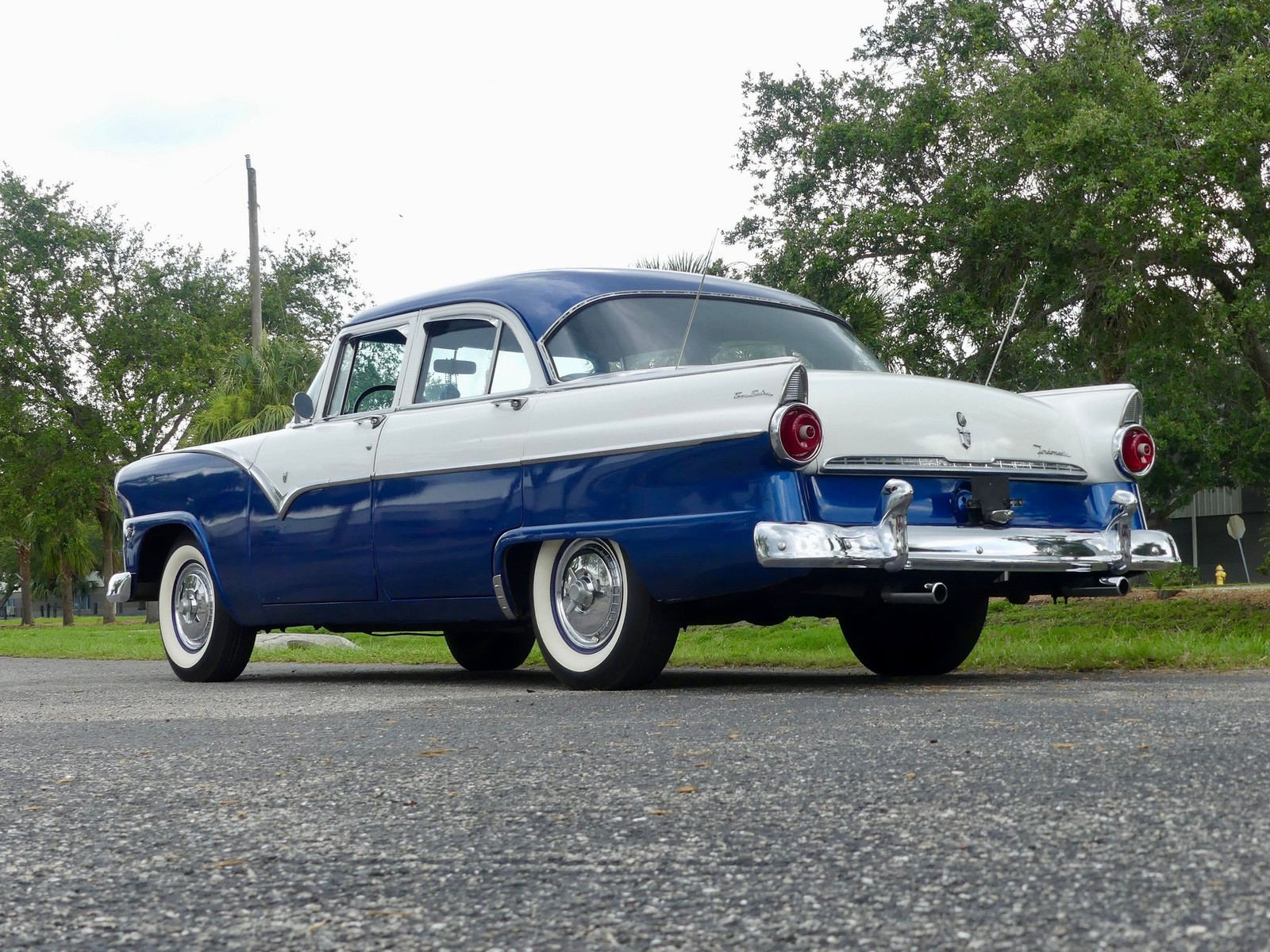 Ford-Fairlane-1955-Sedan-13