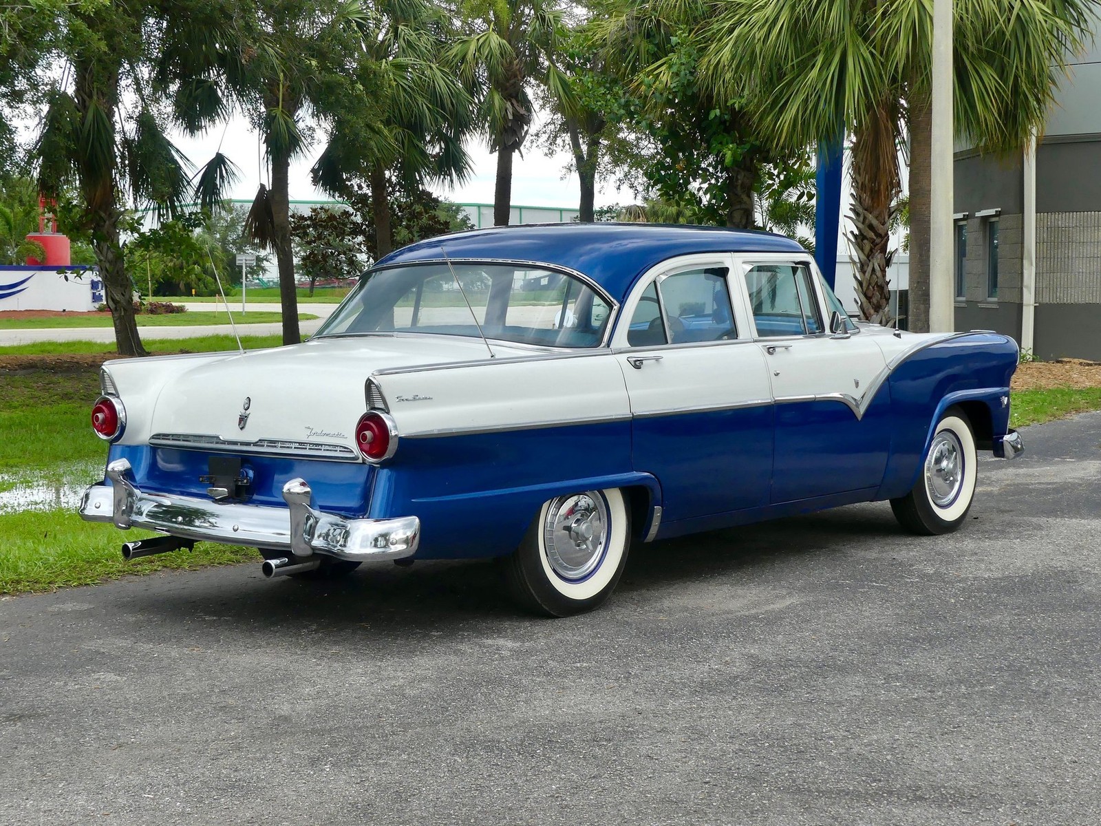 Ford-Fairlane-1955-Sedan-17