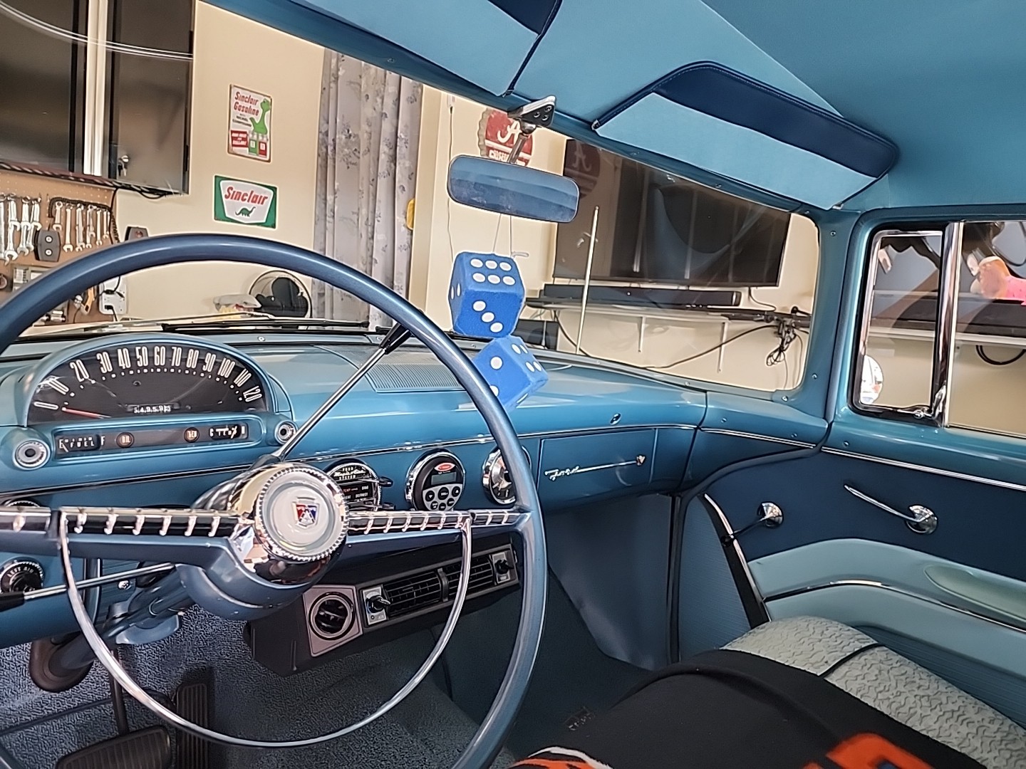 Ford-Fairlane-1955-Sedan-2